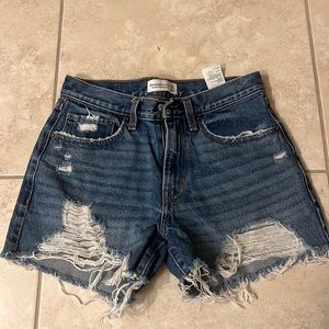 Abercrombie mid rise boyfriend short size 25/0